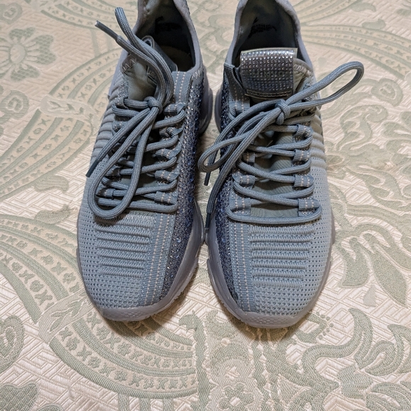Steve Madden, Sky Blue, Maxima Sneakers, with some bling, size 8 - Picture 4 of 8